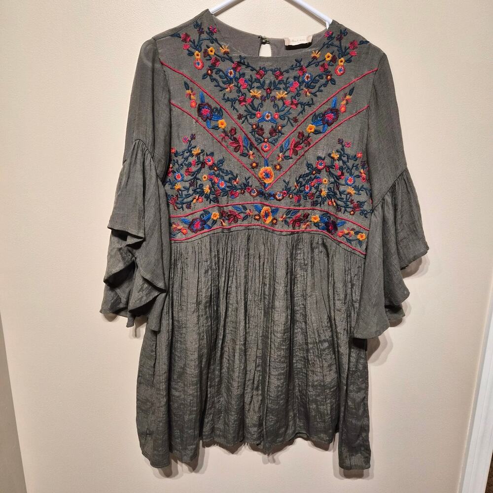 Altard State Medium Boho Embroidered Tunic Top Green Floral Textured Bell Sleeve